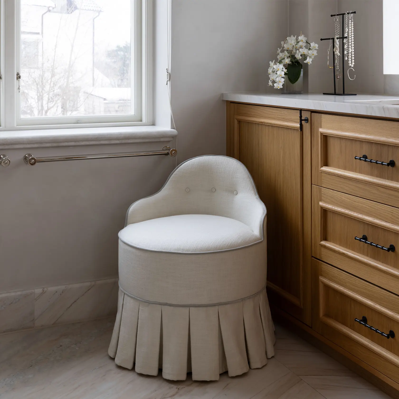 lou vanity chair